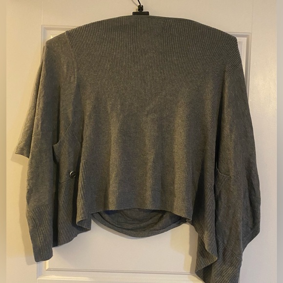 Guess small Gray Poncho With Pockets - Picture 2 of 7